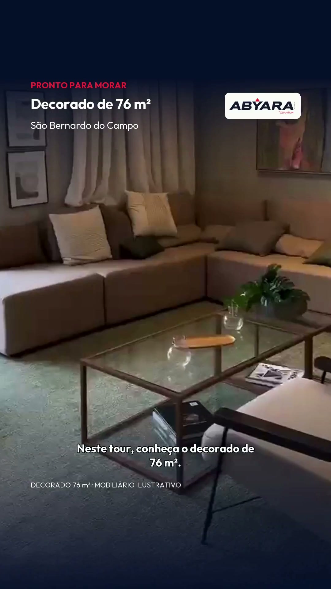 Miniatura real do vídeo do mesmo decorado, com imagem da sala e legendas
